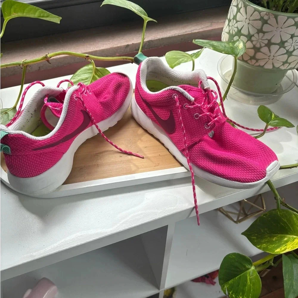 Nike Roshe Runners Womens Size 8.5 Mesh Pink Athletic Shoes - Picture 11 of 14